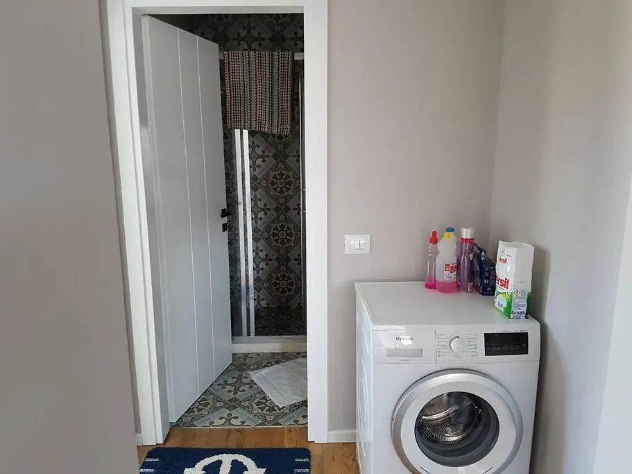 Larisa Apartment Himare