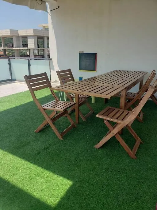 Larisa Apartment Himare